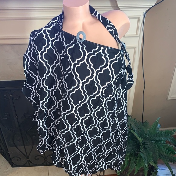 Maternity Boppy nursing cover - Picture 3 of 8